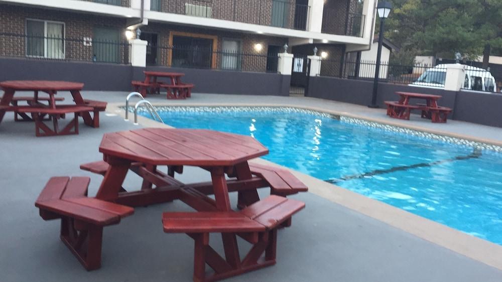 האנטסוויל Econo Lodge Inn & Suites University מראה חיצוני תמונה